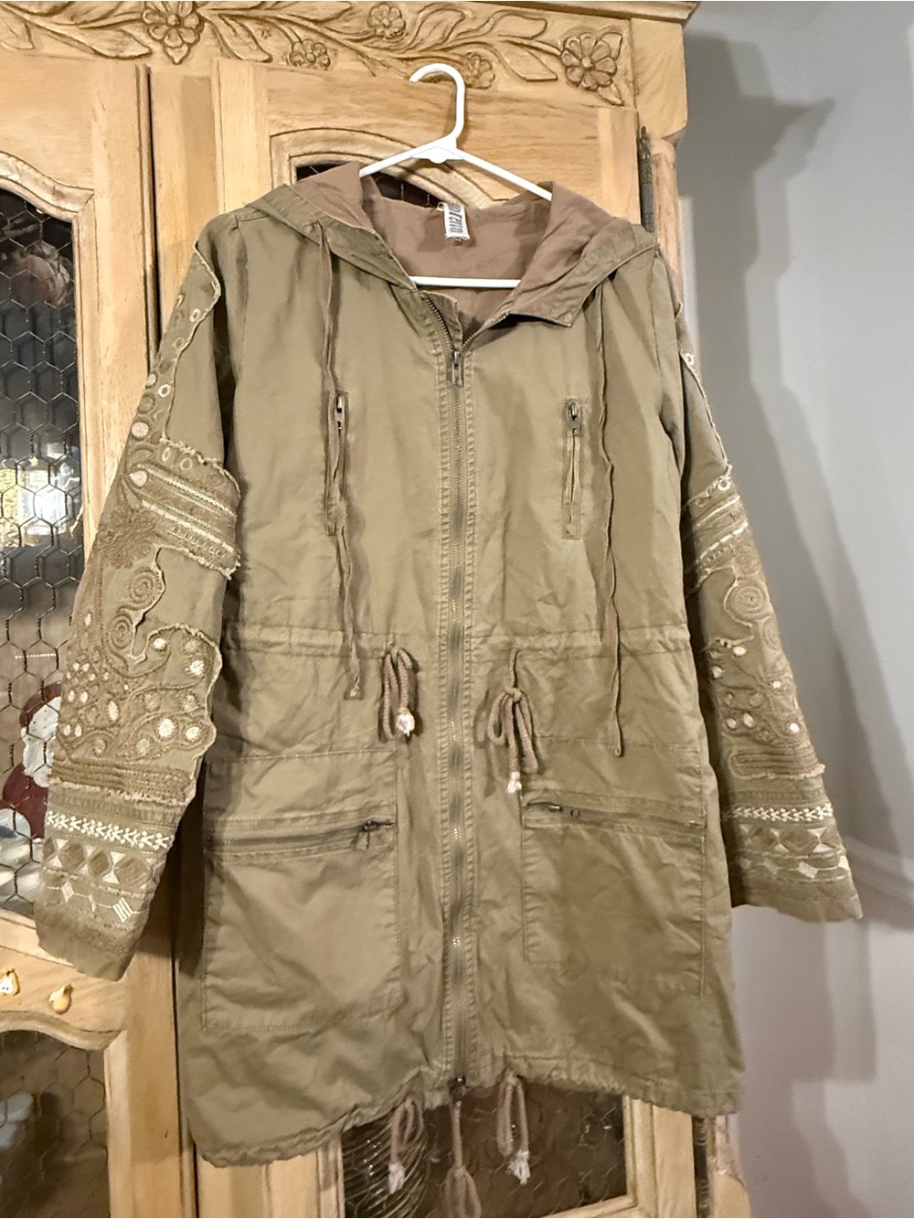 Monoreno Embroidered Hooded Anorak Coat in Olive Green